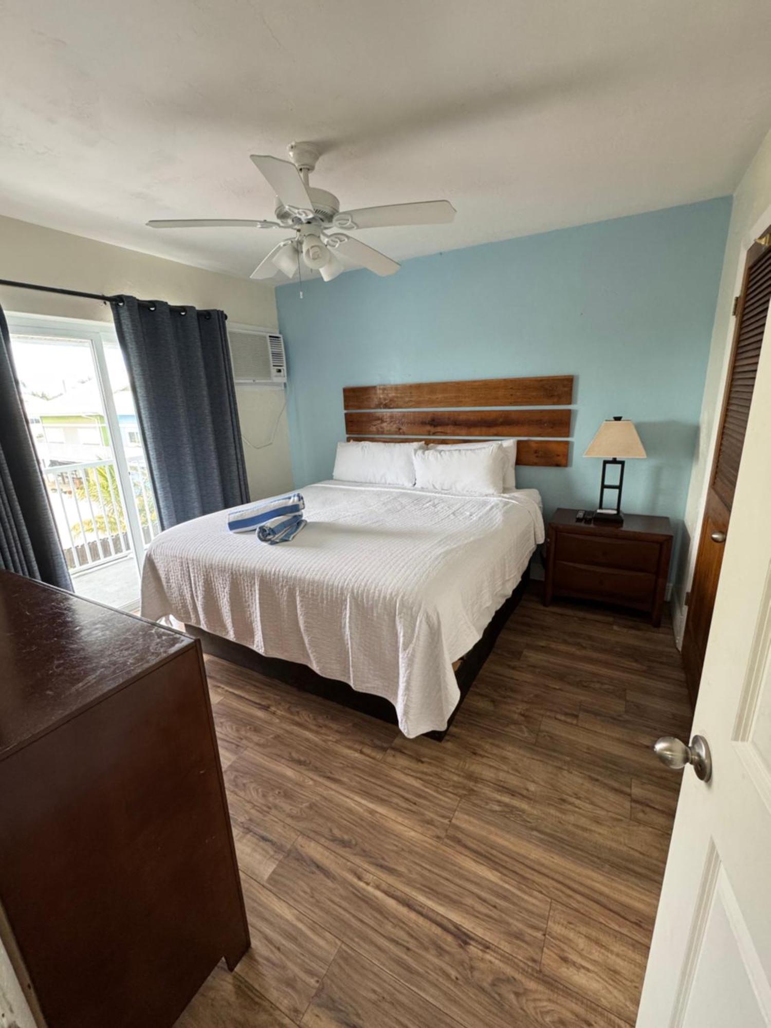 Knight'S Key Suites Маратон Экстерьер фото